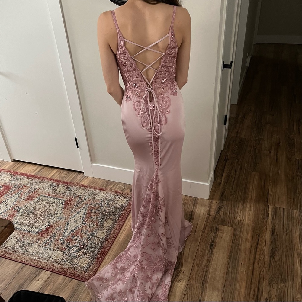 ELLIE WILDE grad dress